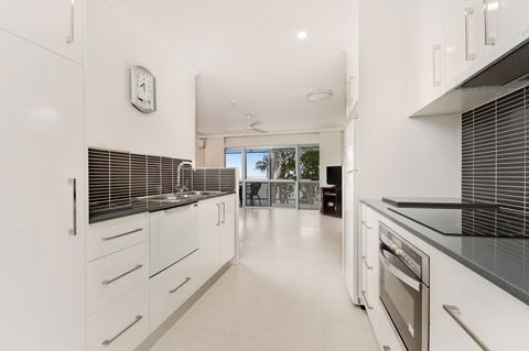 Marlin Waters Beachfront Apartments - Accommodation Mooloolaba 3