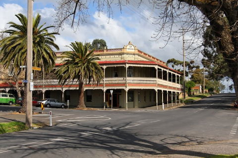 The Midland Hotel, Castlemaine - Accommodation Mooloolaba 0
