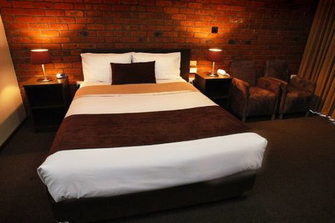 Ploughmans Motor Inn - Accommodation Mooloolaba 1
