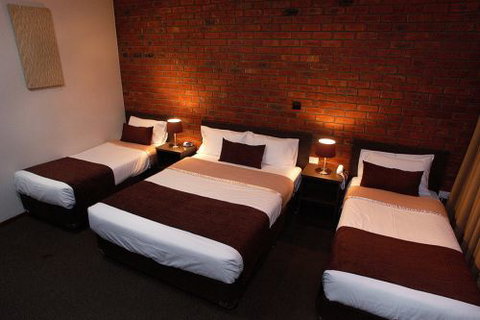 Ploughmans Motor Inn - Accommodation Mooloolaba 2