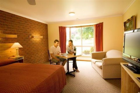 AAt 28 GOLDSMITH(Golden Chain Motel) - Accommodation Mooloolaba 0