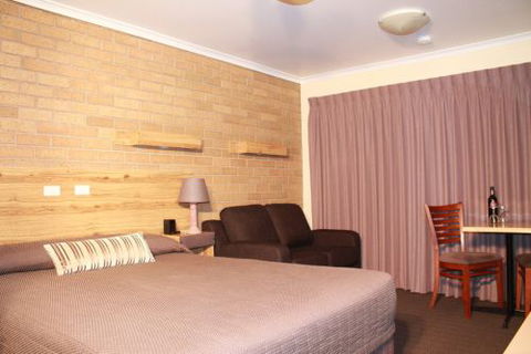 AAt 28 GOLDSMITH(Golden Chain Motel) - Accommodation Mooloolaba 1