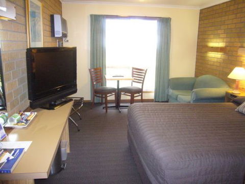 AAt 28 GOLDSMITH(Golden Chain Motel) - Accommodation Mooloolaba 2