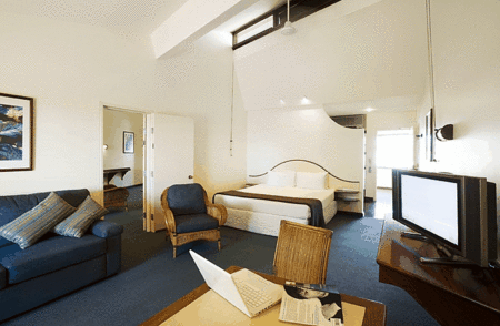 Beach Hotel Resort - Accommodation Mooloolaba 3