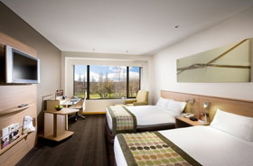 Crowne Plaza Canberra - Accommodation Mooloolaba 1