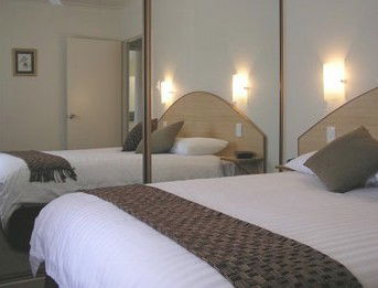 Bay Beach Motel - Accommodation Mooloolaba 0