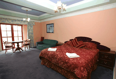Hatchers Manor - Accommodation Mooloolaba