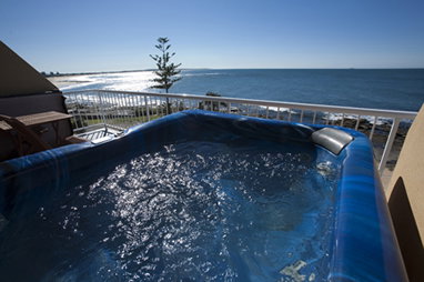 Oceanfront Motel - Accommodation Mooloolaba 1