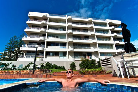 SURFERS CHALET HOLIDAY APARTMENTS - Accommodation Mooloolaba 0