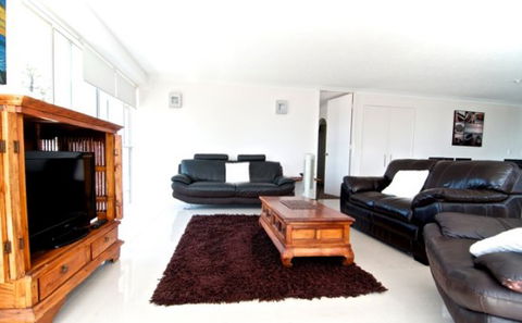 SURFERS CHALET HOLIDAY APARTMENTS - Accommodation Mooloolaba 1