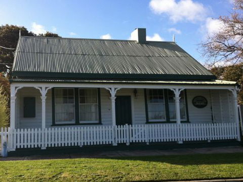 Ben Hyron's Cottage - Accommodation Mooloolaba 0