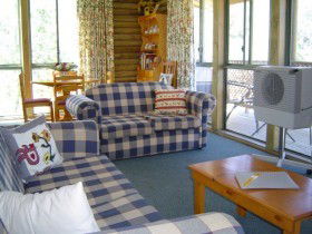 Myrtle Creek Cottages - Accommodation Mooloolaba 0