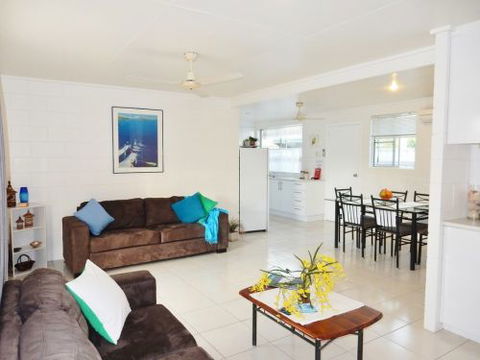 Lucinda Holiday Rentals  - Accommodation Mooloolaba 0
