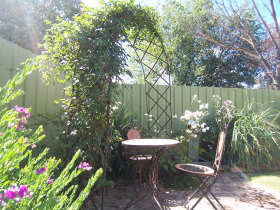 Robyn's Nest Country Cottages - Accommodation Mooloolaba 0