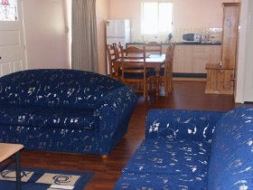 Carriage Stop - Accommodation Mooloolaba 0