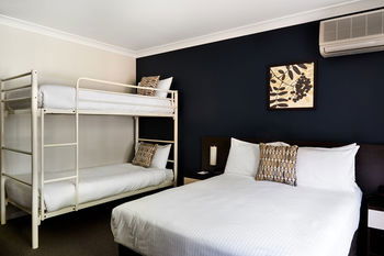 175 (formerly Wesley Lodge) - Accommodation Mooloolaba 3