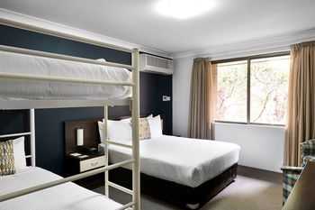 175 (formerly Wesley Lodge) - Accommodation Mooloolaba 6