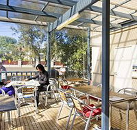 Cambridge Lodge - Hostel/Backpacker - Accommodation Mooloolaba