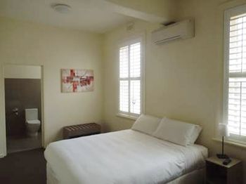 Naughtons Parkville Hotel - Accommodation Mooloolaba 2