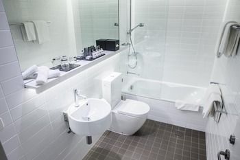 ADGE Boutique Apartment Hotel - Accommodation Mooloolaba 13