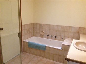 Australian Home Away @ Doncaster Elgar - Accommodation Mooloolaba 0