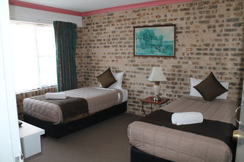 Airport Motel Sir Francis Drake - Accommodation Mooloolaba 12