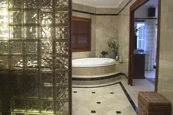 Kingfishers Manor @ Noosa - Accommodation Mooloolaba 7