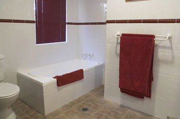 Kingfishers Manor @ Noosa - Accommodation Mooloolaba 8