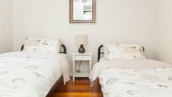 Eltham Retreat - Accommodation Mooloolaba 7