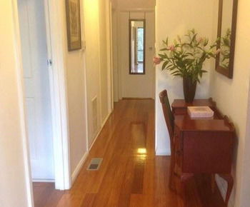 Eltham Retreat - Accommodation Mooloolaba 11