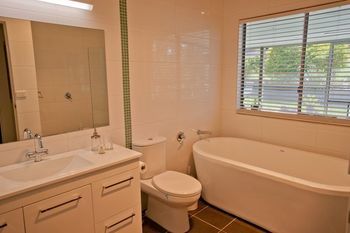 Moonee Beach Executive Retreat - Accommodation Mooloolaba 1