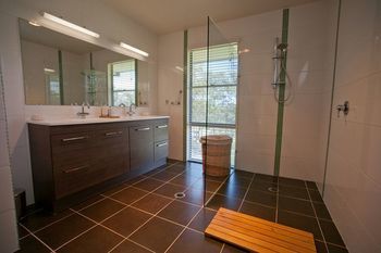 Moonee Beach Executive Retreat - Accommodation Mooloolaba 2