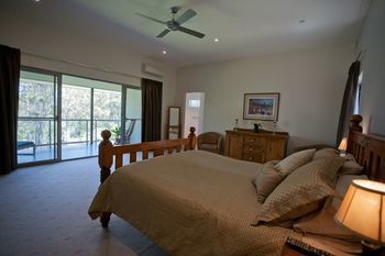 Moonee Beach Executive Retreat - Accommodation Mooloolaba 7