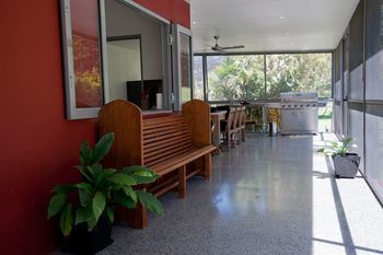Moonee Beach Executive Retreat - Accommodation Mooloolaba 11