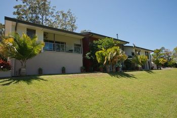 Moonee Beach Executive Retreat - Accommodation Mooloolaba 14