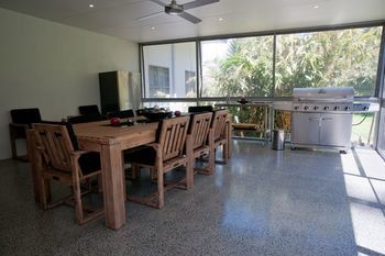 Moonee Beach Executive Retreat - Accommodation Mooloolaba 19