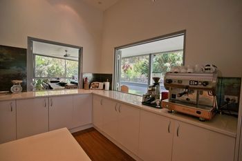 Moonee Beach Executive Retreat - Accommodation Mooloolaba 20