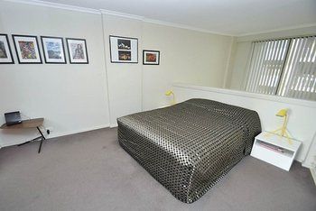 Darlinghurst 403 Pop Furnished Apartment - Accommodation Mooloolaba 2