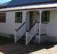 A Pine Cottage - Accommodation Mooloolaba