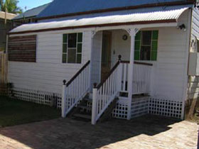 A Pine Cottage - Accommodation Mooloolaba 0