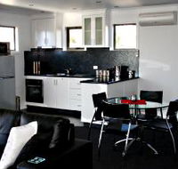 Rosie's Cottage and Town House - Accommodation Mooloolaba