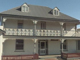 Gray's Hotel - Accommodation Mooloolaba 0