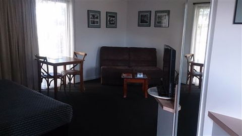 Budget On The Lake - Accommodation Mooloolaba 0