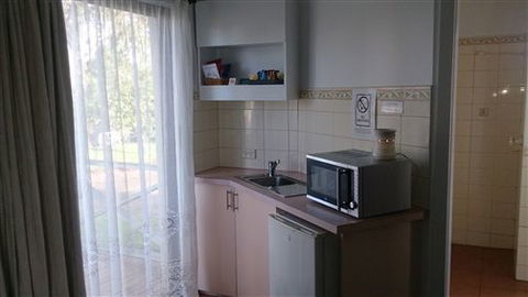 Budget On The Lake - Accommodation Mooloolaba 1