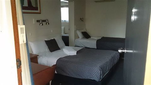 Budget On The Lake - Accommodation Mooloolaba 3