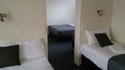 Budget On The Lake - Accommodation Mooloolaba 4