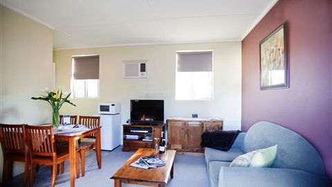 Stable On Riesling - Accommodation Mooloolaba 2