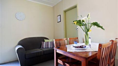 Stable On Riesling - Accommodation Mooloolaba 0