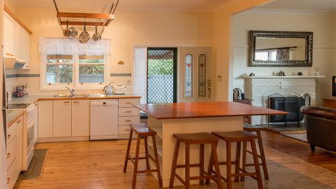 Muscat House - Accommodation Mooloolaba 2