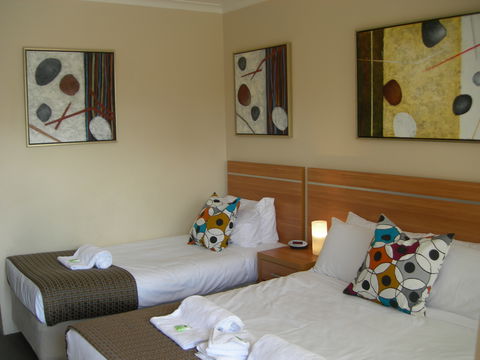 3 Sisters Motel & Cottage - Accommodation Mooloolaba 1